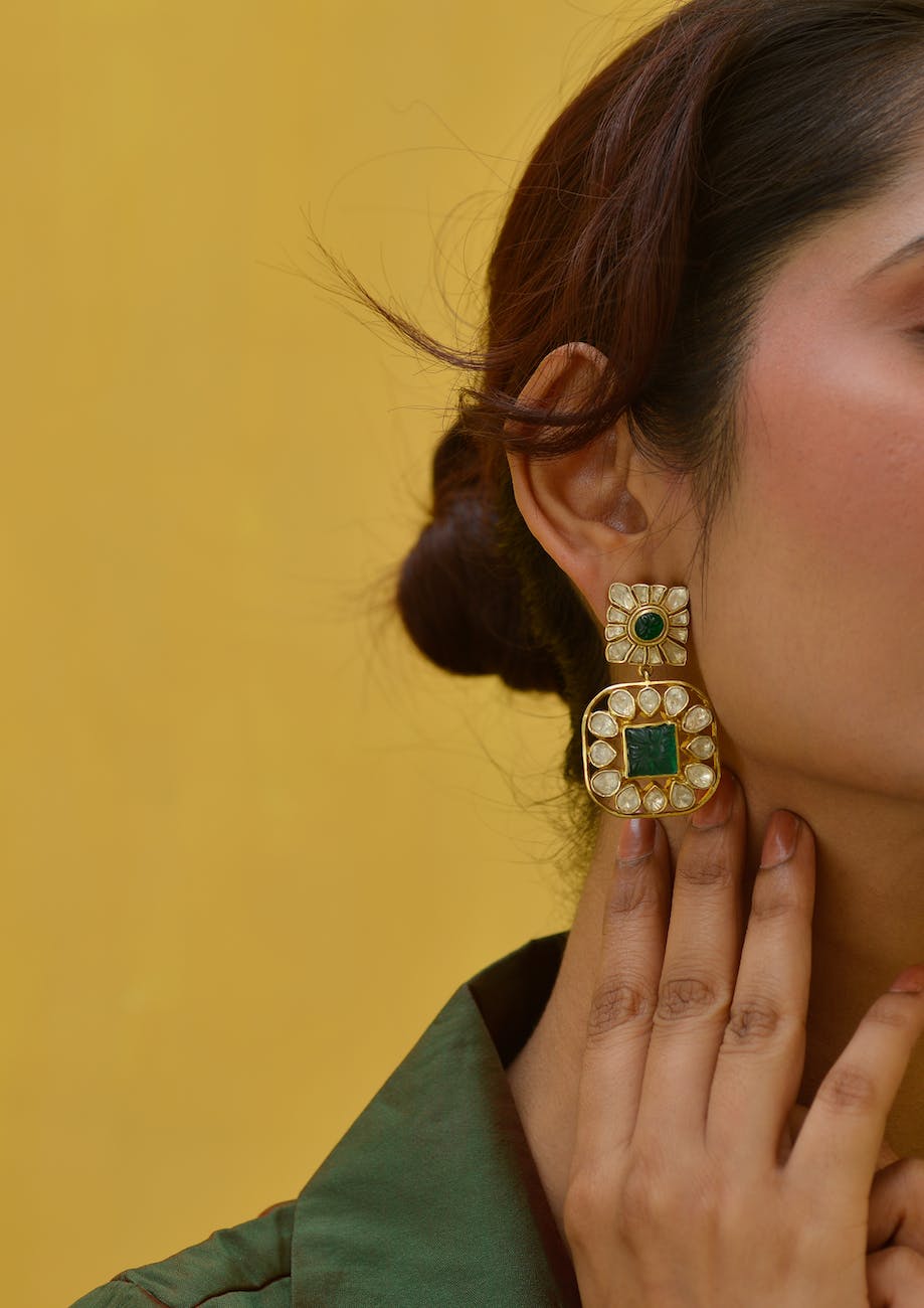 genuine earring with diamonds and emeralds